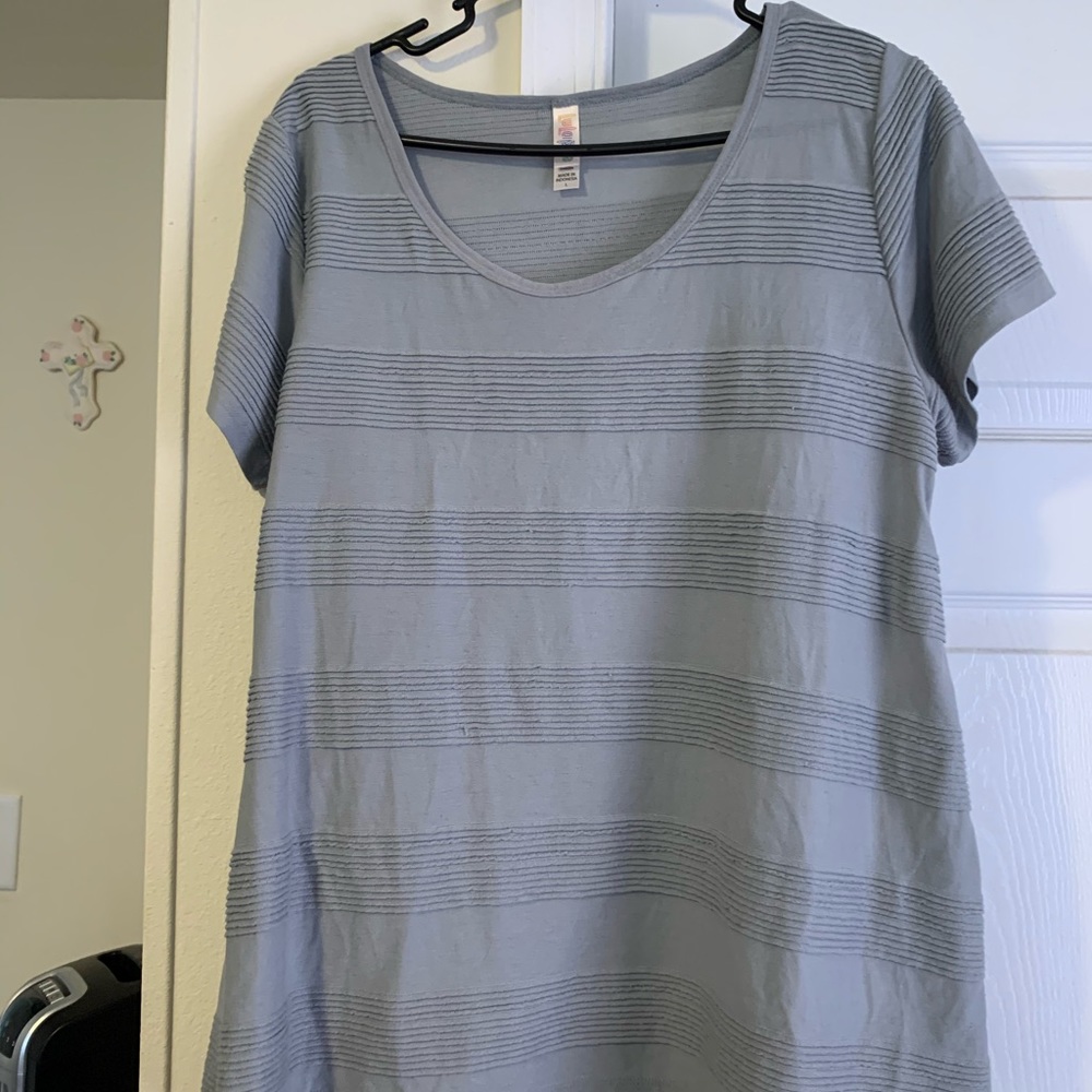 Lularoe gray textured t shirt